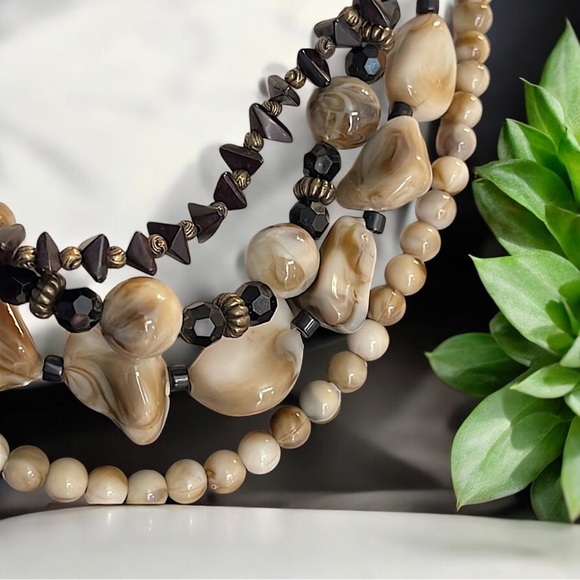 ✨ Esmor 4-Strand Necklace & Earrings Set – Vintage Demi Parure ✨ - Picture 4 of 16